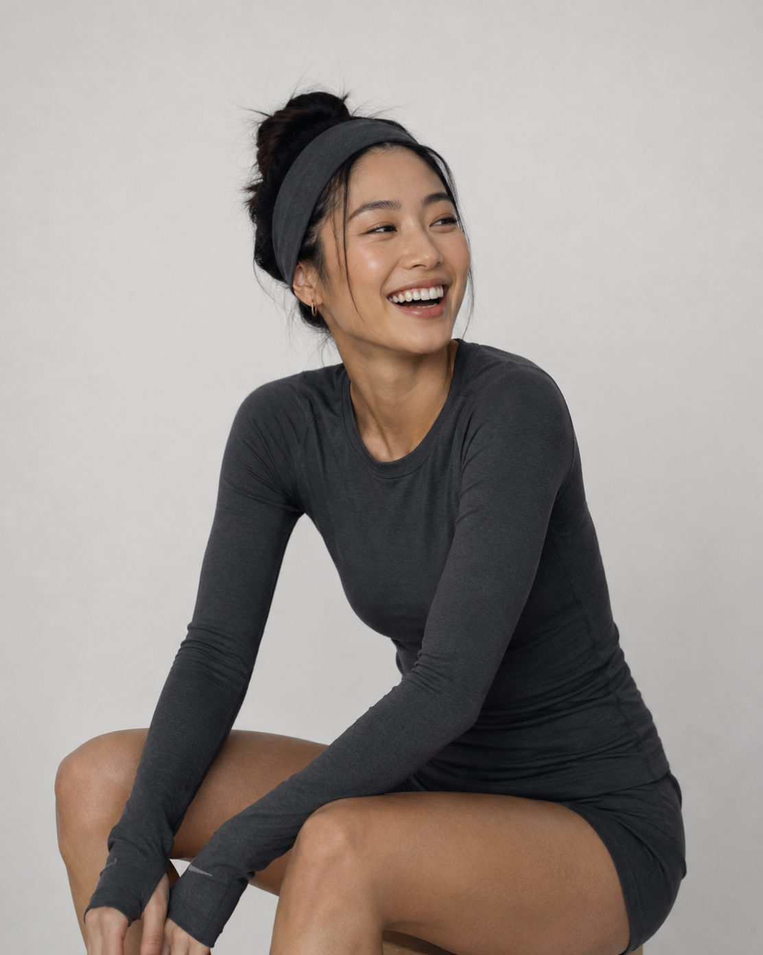 Wonderband non-slip headband in Graphite Gray
