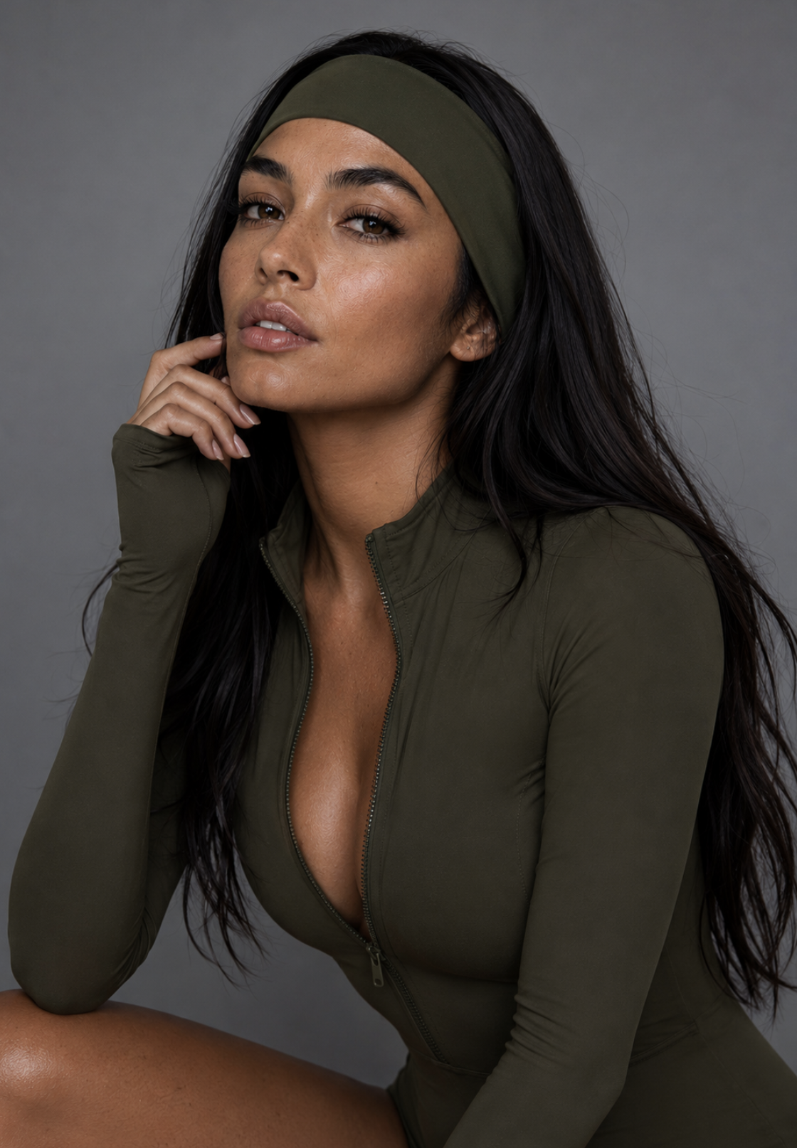 Wonderband non-slip headband in Olive Noir